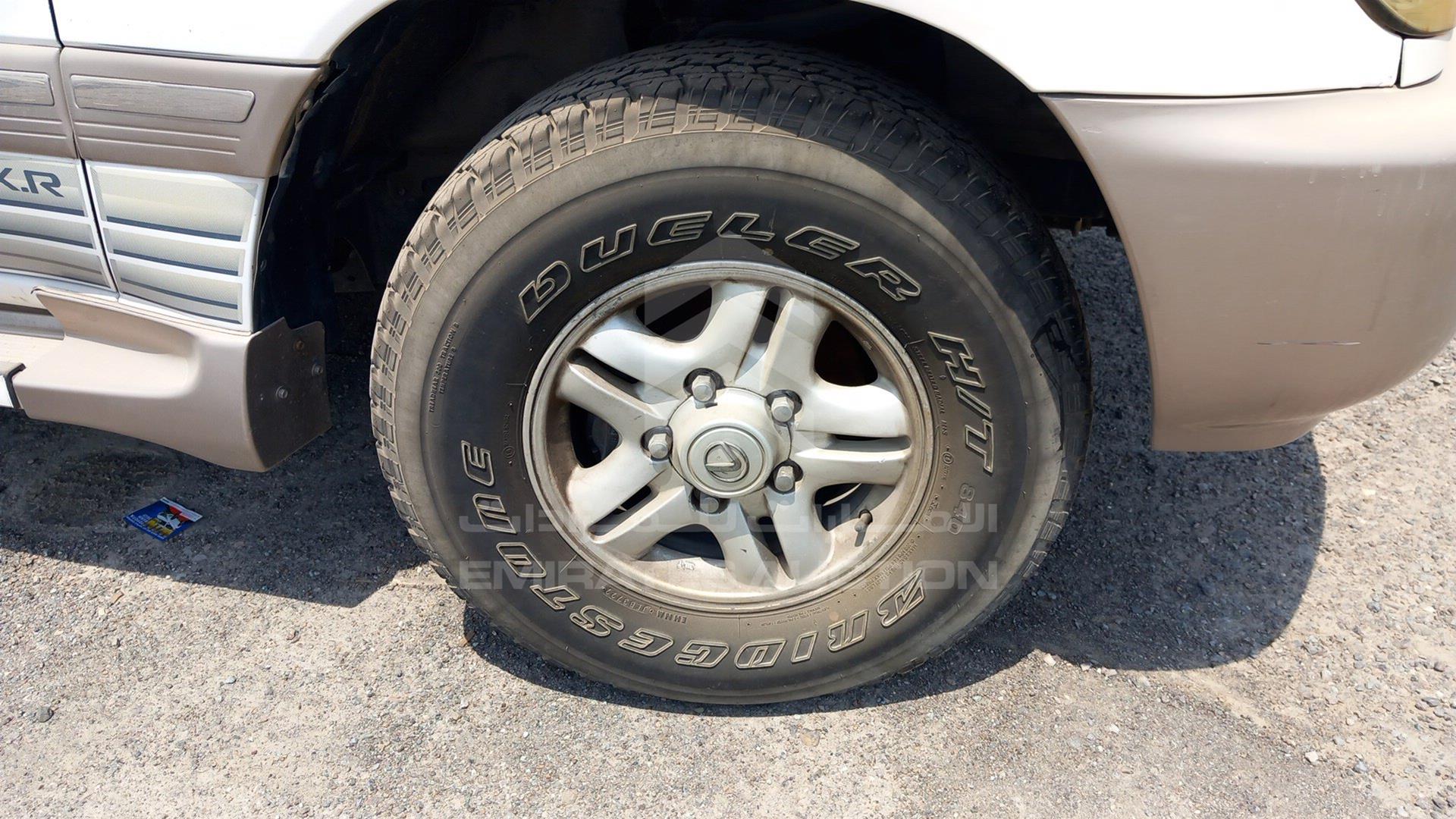 2005 TOYOTA LAND CRUISER VIN: JTEHJ09J755117236