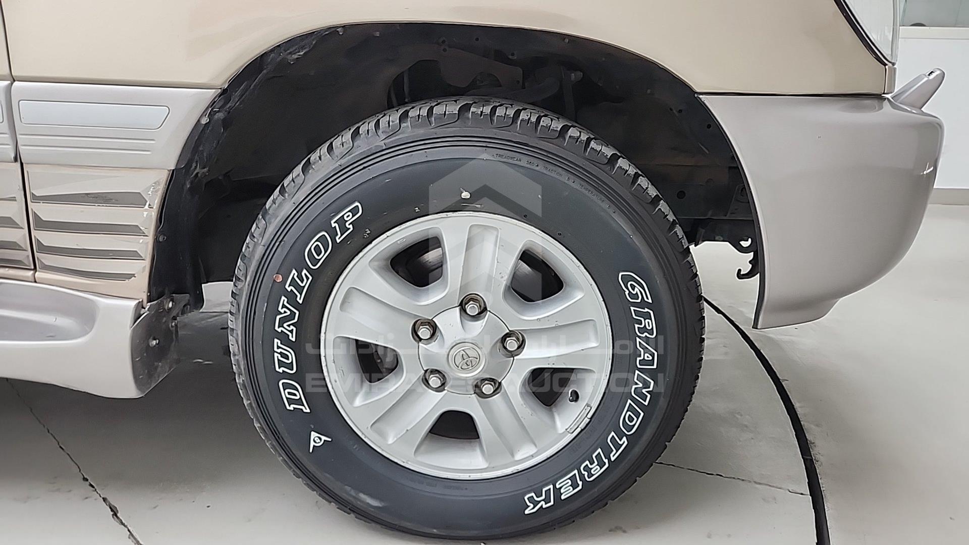 2005 TOYOTA LAND CRUISER VIN: JTEHT05J052069029
