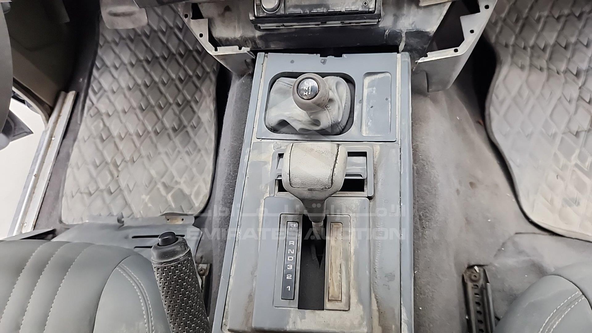 1987 LAND ROVER RANGE ROVER VIN: SALHV1140HA296647