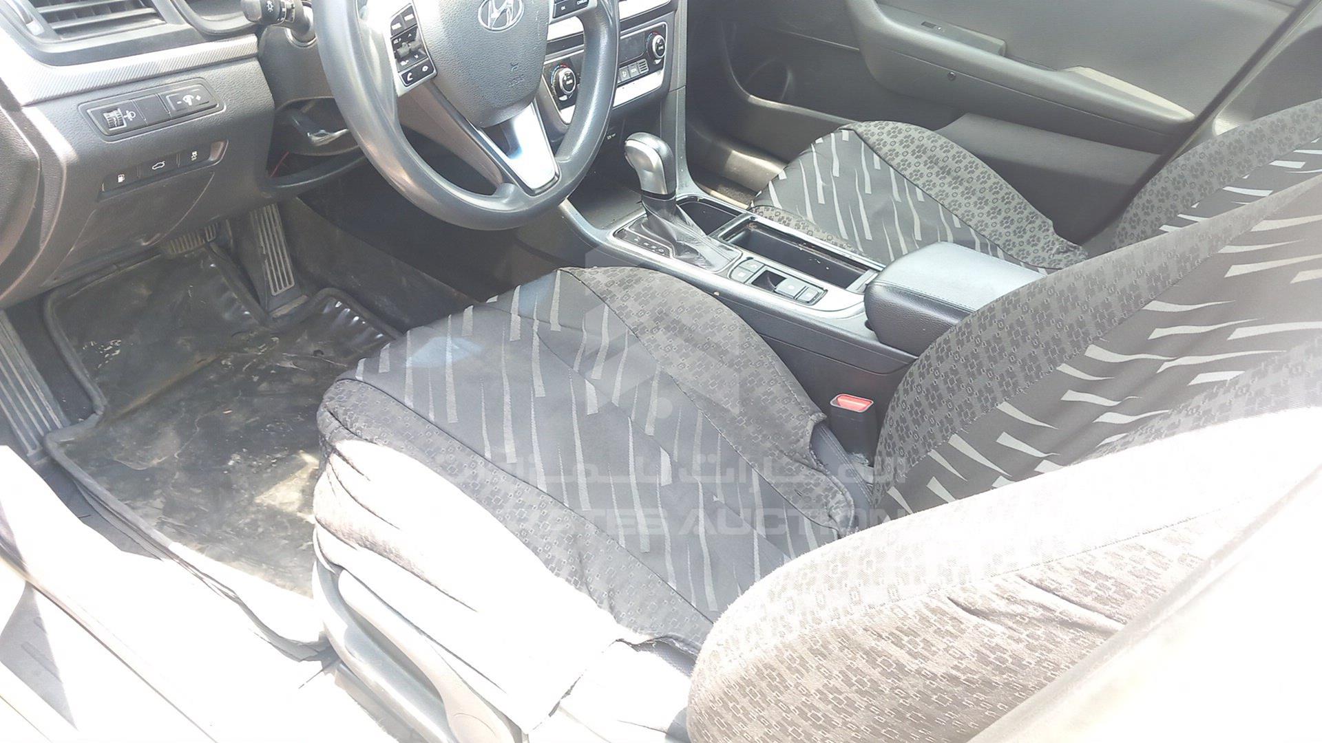 2018 HYUNDAI SONATA VIN: KMHE24137JA082137