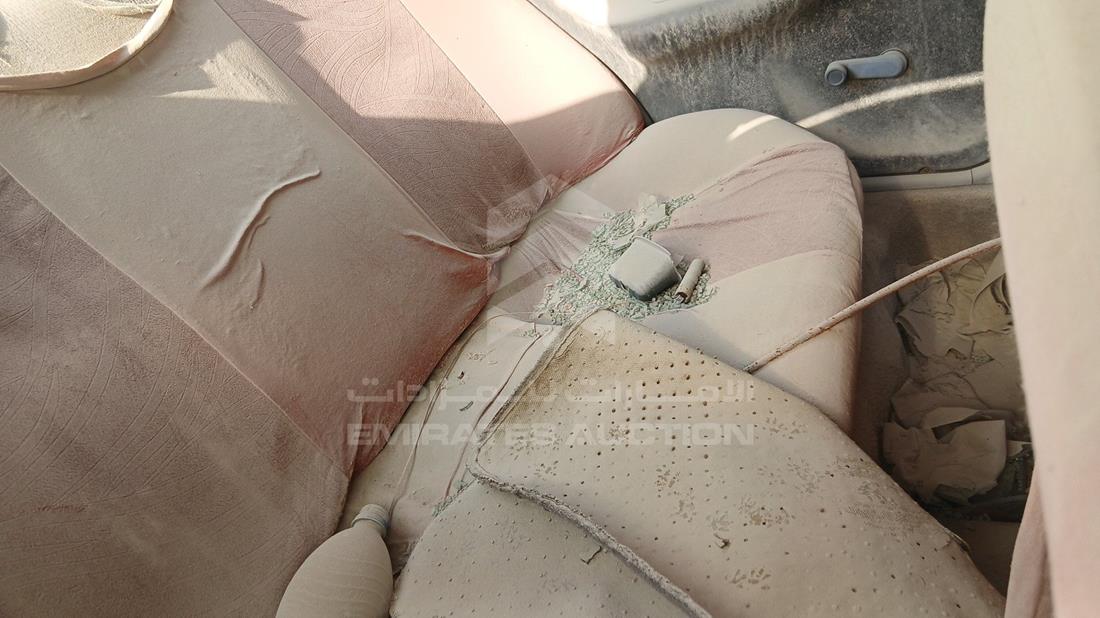 نيسان صني 2000 — زاوية الراكب الخلفي اليمنى — صورة 21