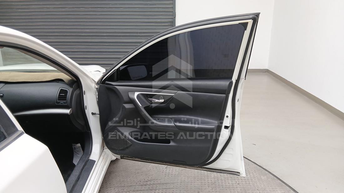 2016 Nissan Altima — Front Right Door — Photo 28