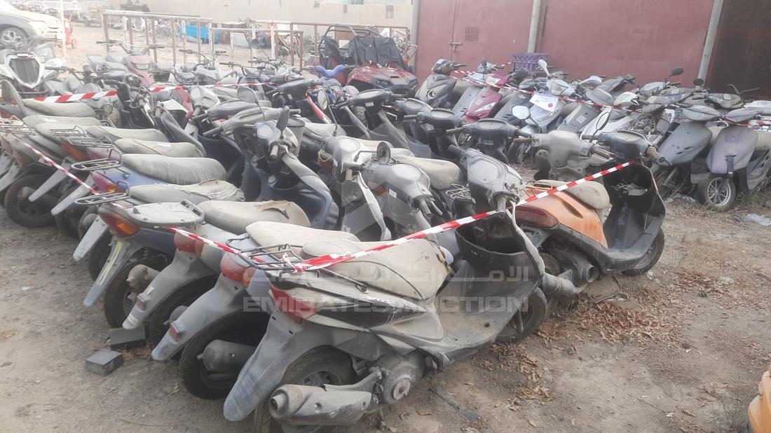 20 Scooter - Scrap without document — Rear Right Angle — Photo 15