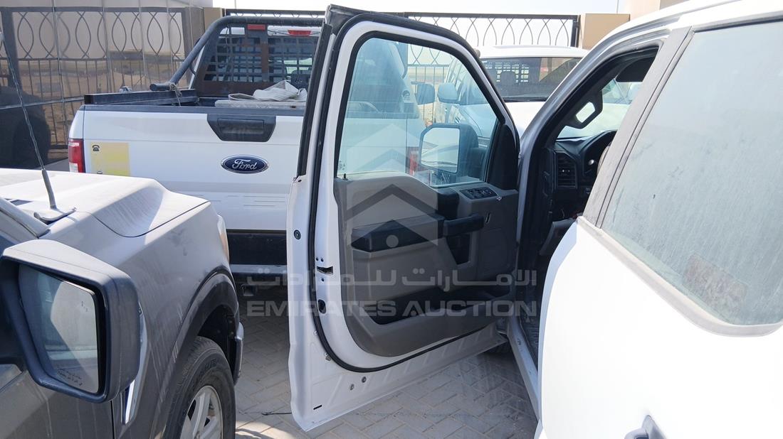 فورد اف 150 2019 — الباب الأمامي الأيسر — صورة 10