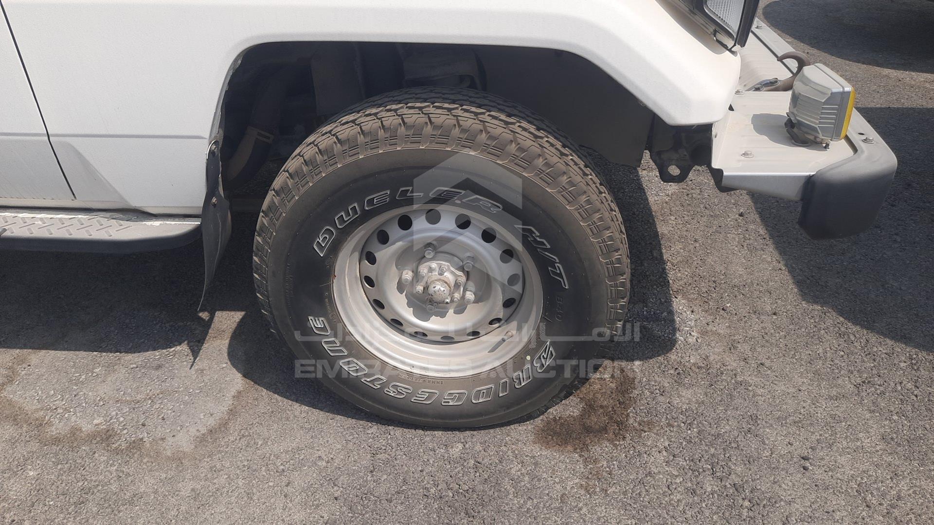 2000 TOYOTA LAND CRUISER PICKUP VIN: JTFLJ71J4Y8000999
