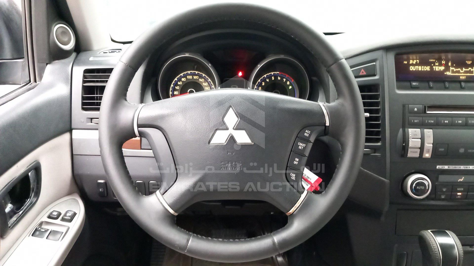 2009 MITSUBISHI PAJERO VIN: JMYMRV83W9J707496