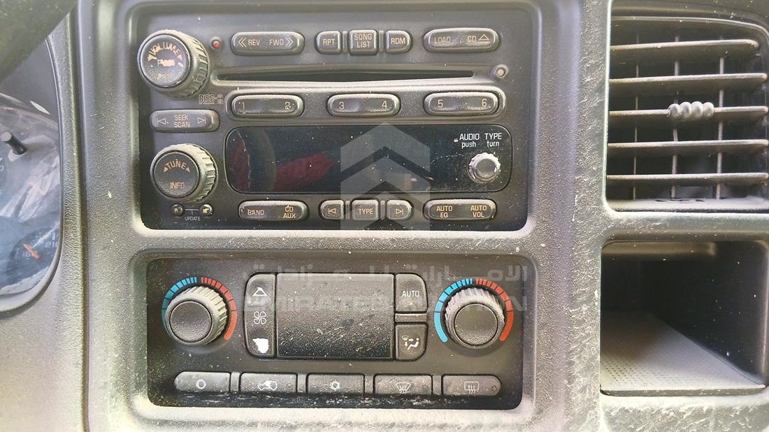 2005 GMC Yukon — Entertainment Systems & Camera Monitor & Navigation — Photo 16