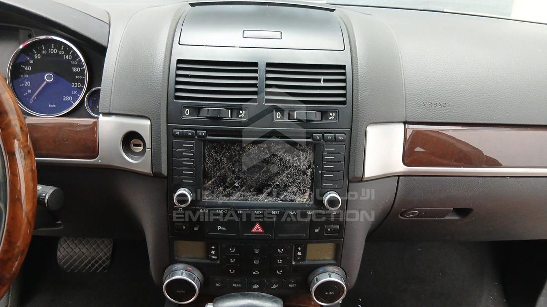 2008 Volkswagen Touareg — Entertainment Systems & Camera Monitor & Navigation — Photo 10