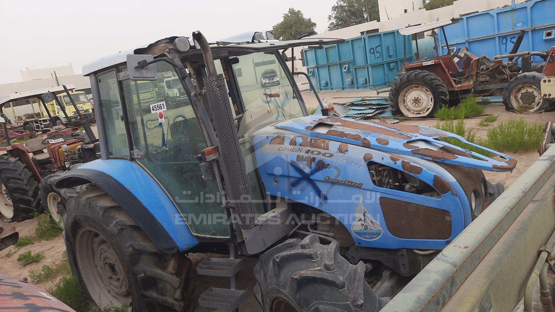 2002 TRACTOR --- VIN: MFDLM46029
