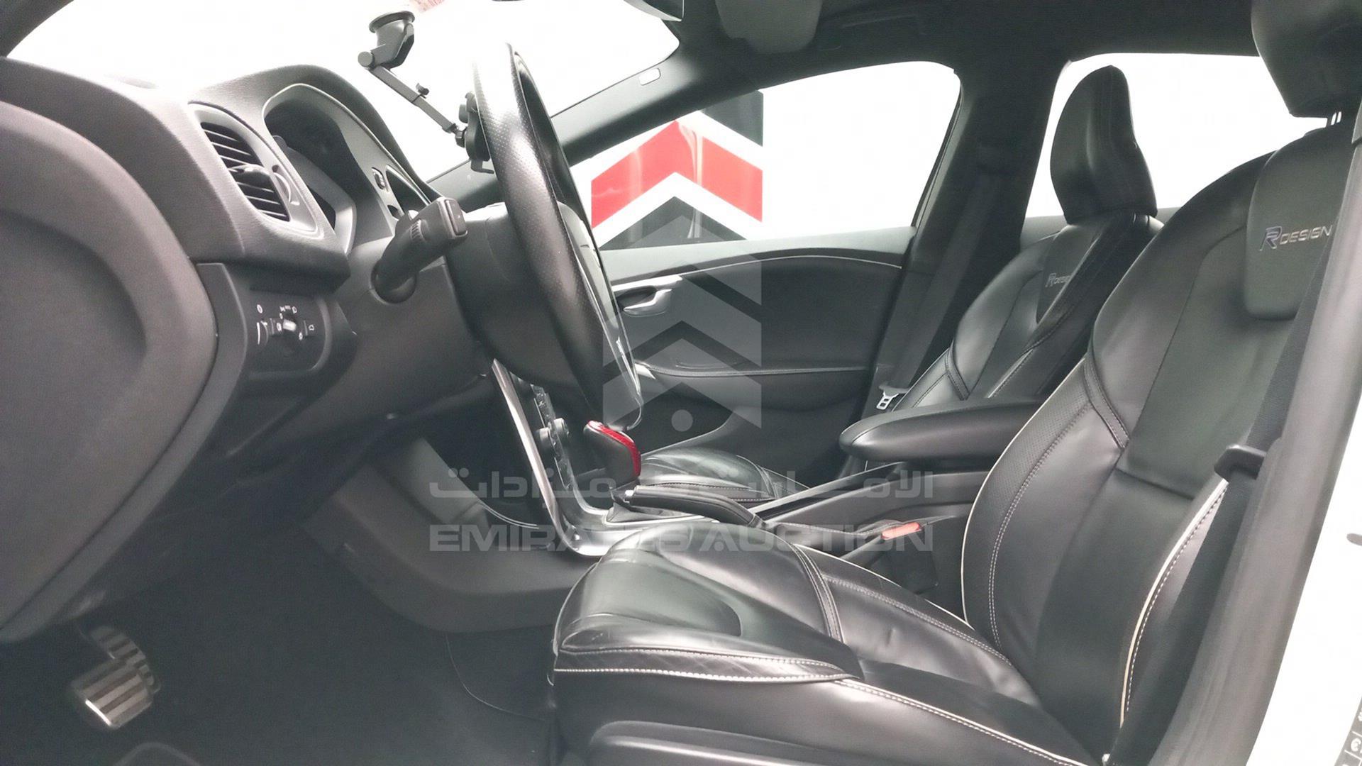 2014 VOLVO V40 VIN: YV1635MV8E2123328