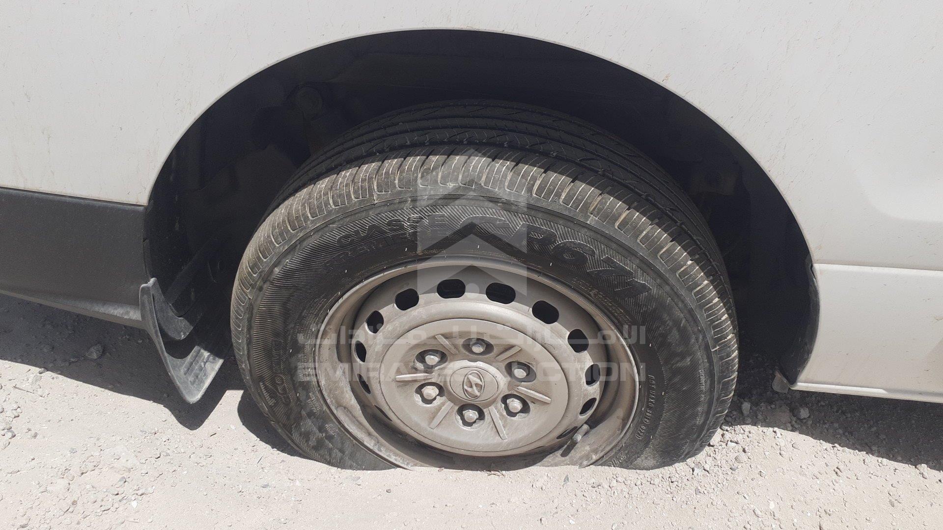 KMJWA37R0CU440854 - 2012 Hyundai H1 - #357798