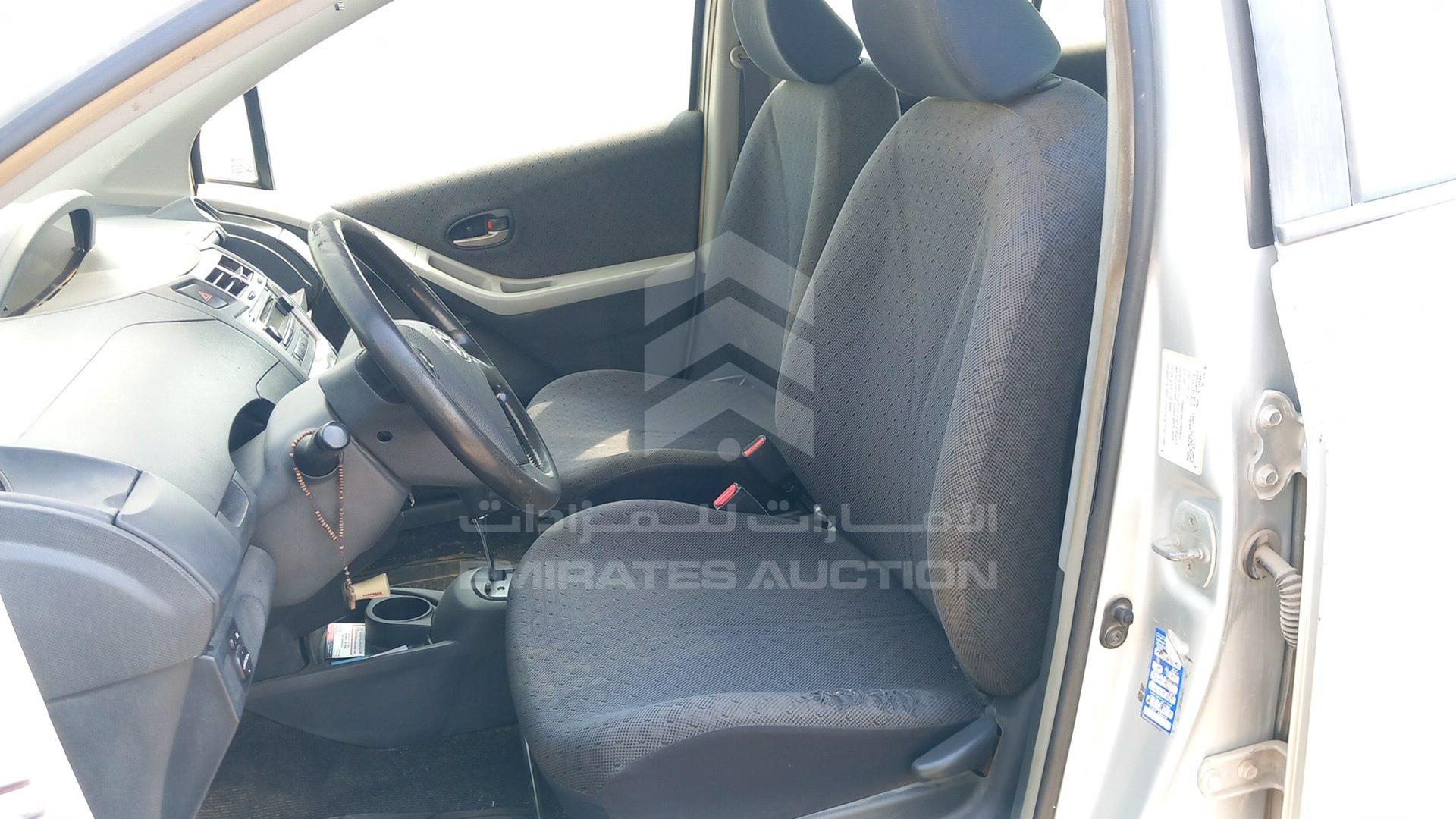 2009 TOYOTA YARIS VIN: JTDKW923795125841