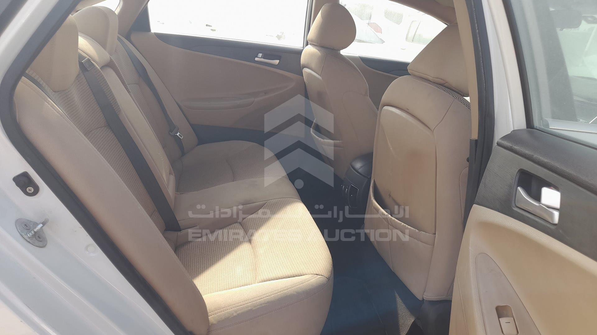 2011 HYUNDAI SONATA VIN: KMHEB41C8BA264933