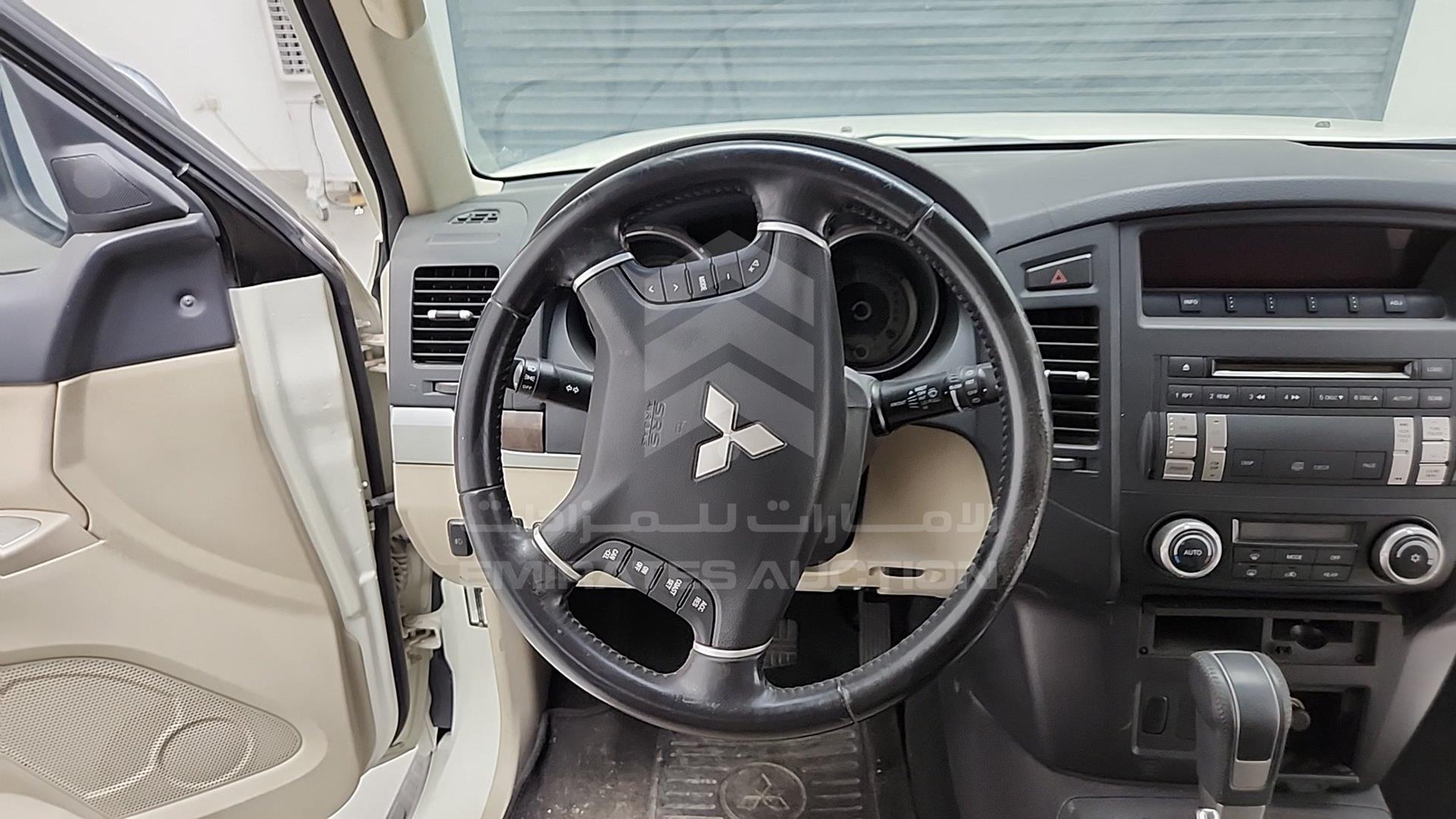 2010 MITSUBISHI PAJERO VIN: JMYLRV95WAJ702893