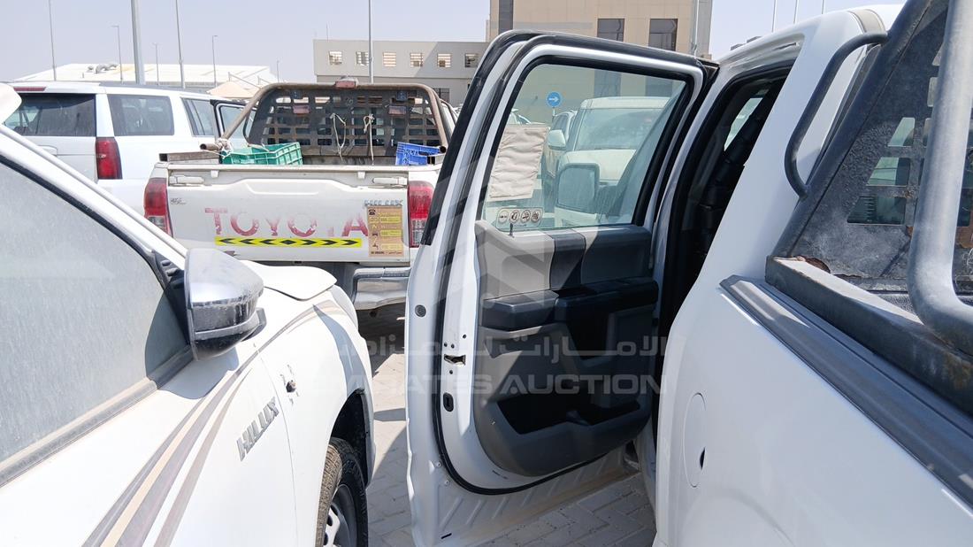 فورد اف 150 2019 — الباب الخلفي الأيسر — صورة 18