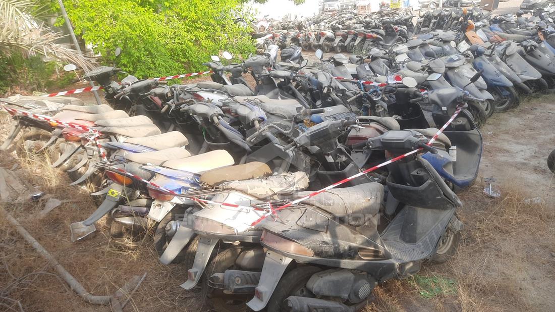 21 Scooters - Scrap without document — Rear Right Angle — Photo 21