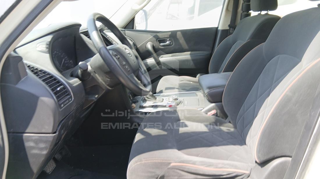 نيسان باترول 2019 — زاوية السائق الأمامية اليسرى — صورة 13