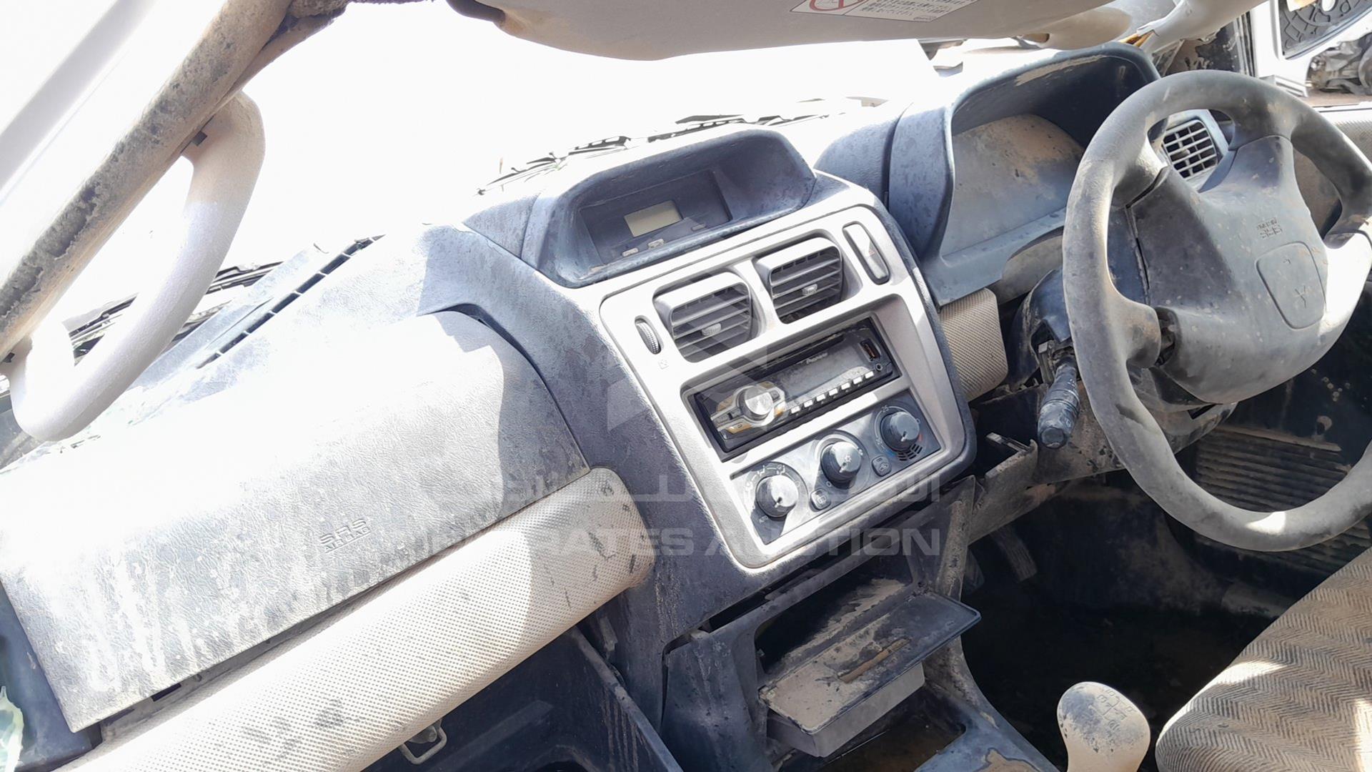2001 MITSUBISHI PAJERO VIN: H67W-5200281
