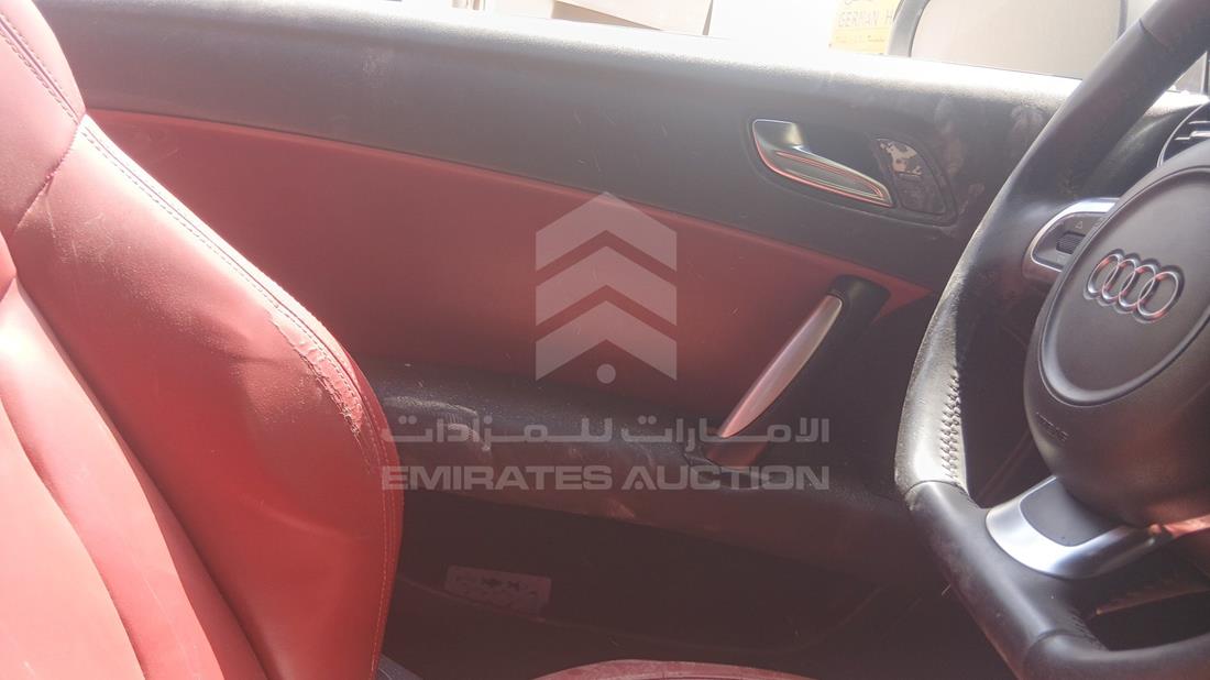 اودي تى تى 2008 — الباب الأمامي الأيسر — صورة 10