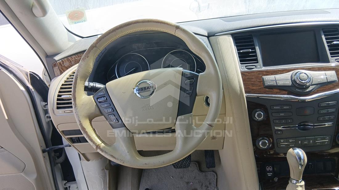 نيسان باترول 2019 — التحكمات في عجلة القيادة — صورة 13