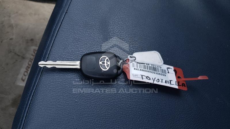 RKLBB9HE9J5206559 Auction: EmiratesAuction Lot: 404120 RKLBB9HE9J5206559 Toyota Corolla 2018 WHITE Photo 4
