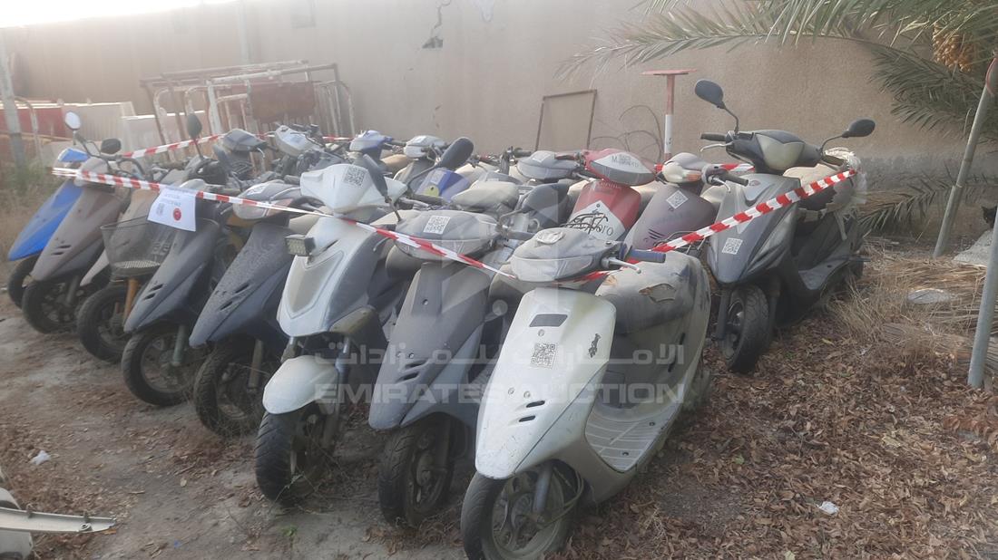21 Scooters - Scrap without document — Front Left Angle — Photo 6