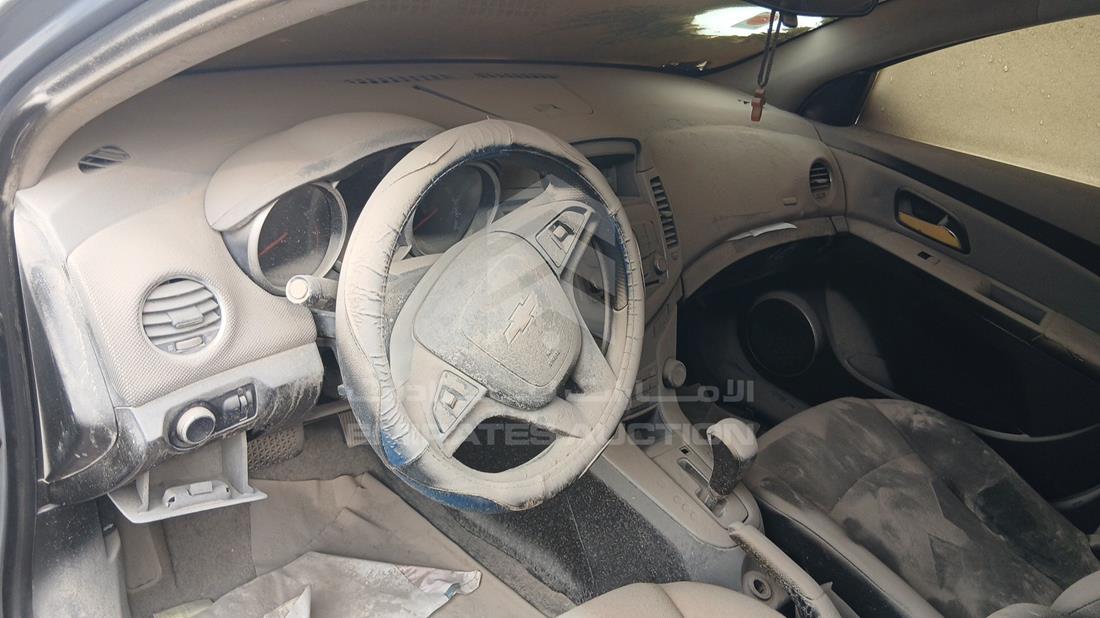 شيفروليه كروز 2011 — زاوية الواجهة الكاملة — صورة 16