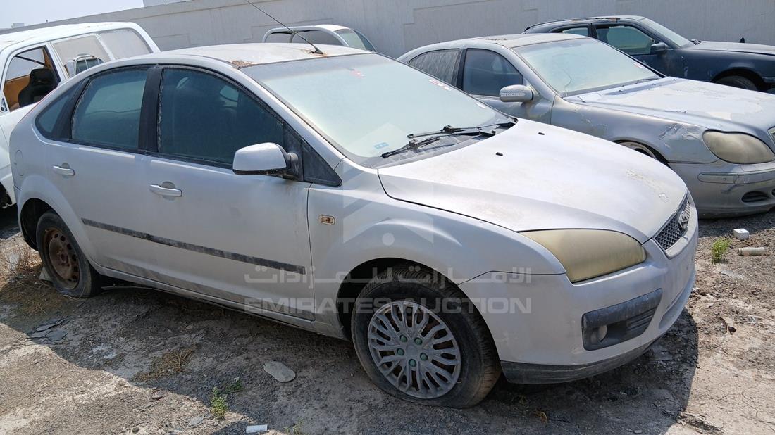 2006 Ford Focus — Front Right Angle — Photo 9