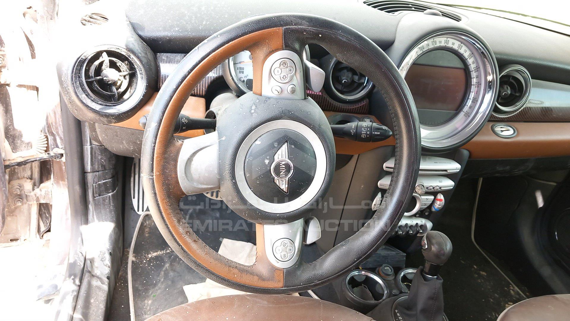 2010 MINI COOPER S VIN: WMWMF7109ATZ31732