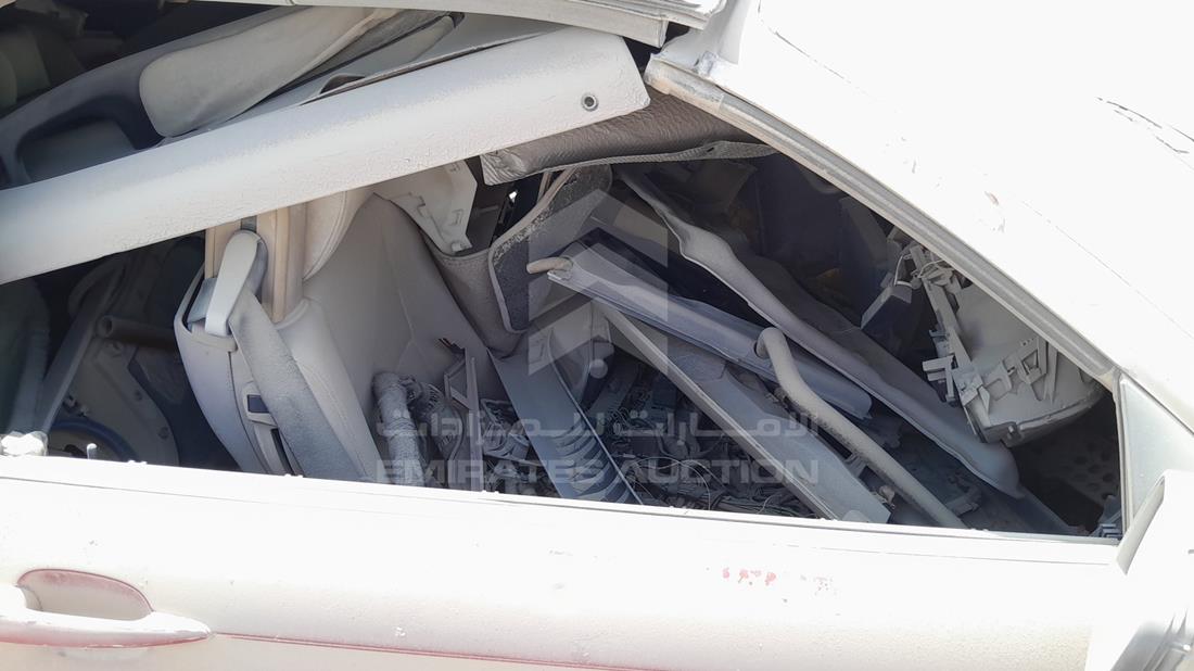 بي ام دبليو 330 2003 — زاوية الراكب الأمامي للمقعد — صورة 15