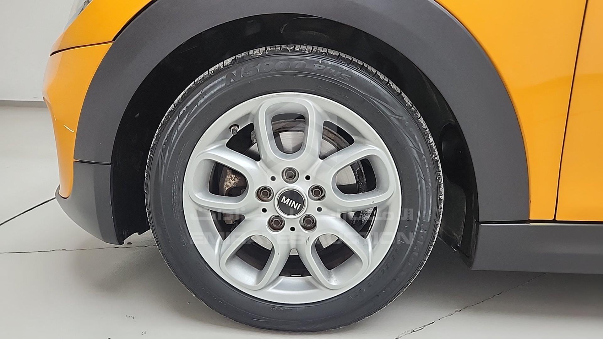 2016 MINI COOPER VIN: WMWXM5109G2A68567