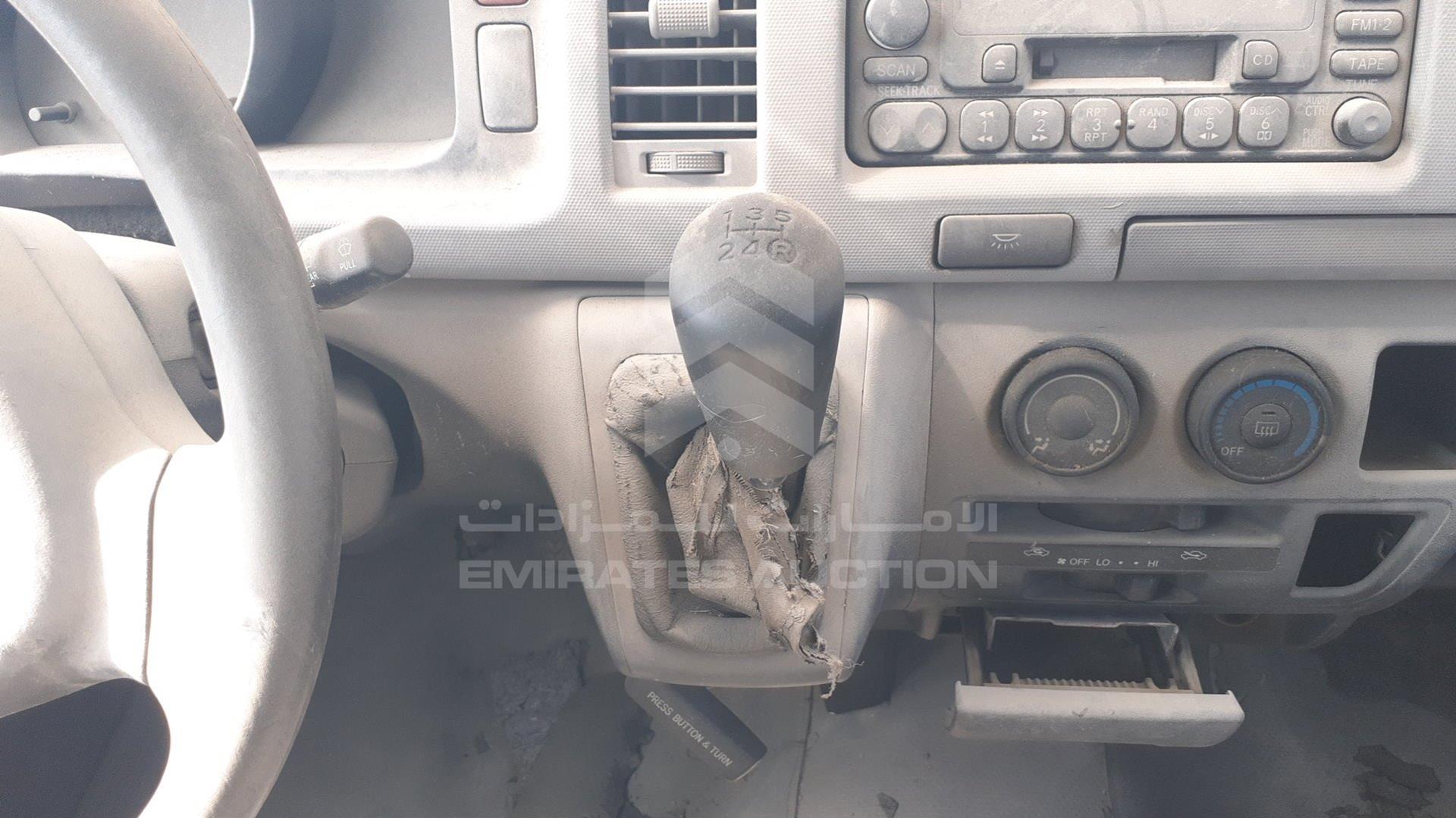 2005 TOYOTA HIACE VIN: JTGJX02P750002445