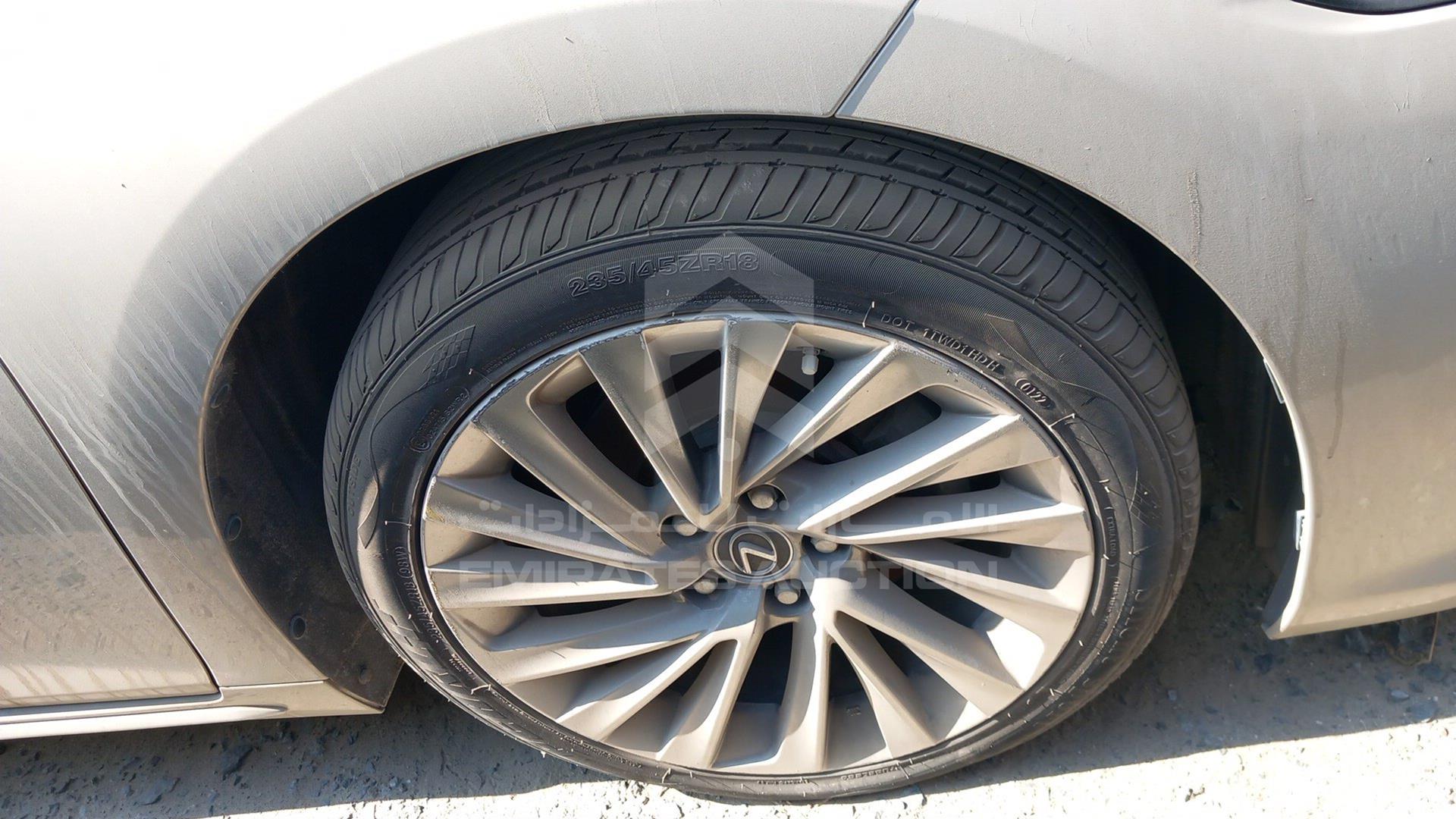 2019 LEXUS ES 300H VIN: JTHB21B11K2001209