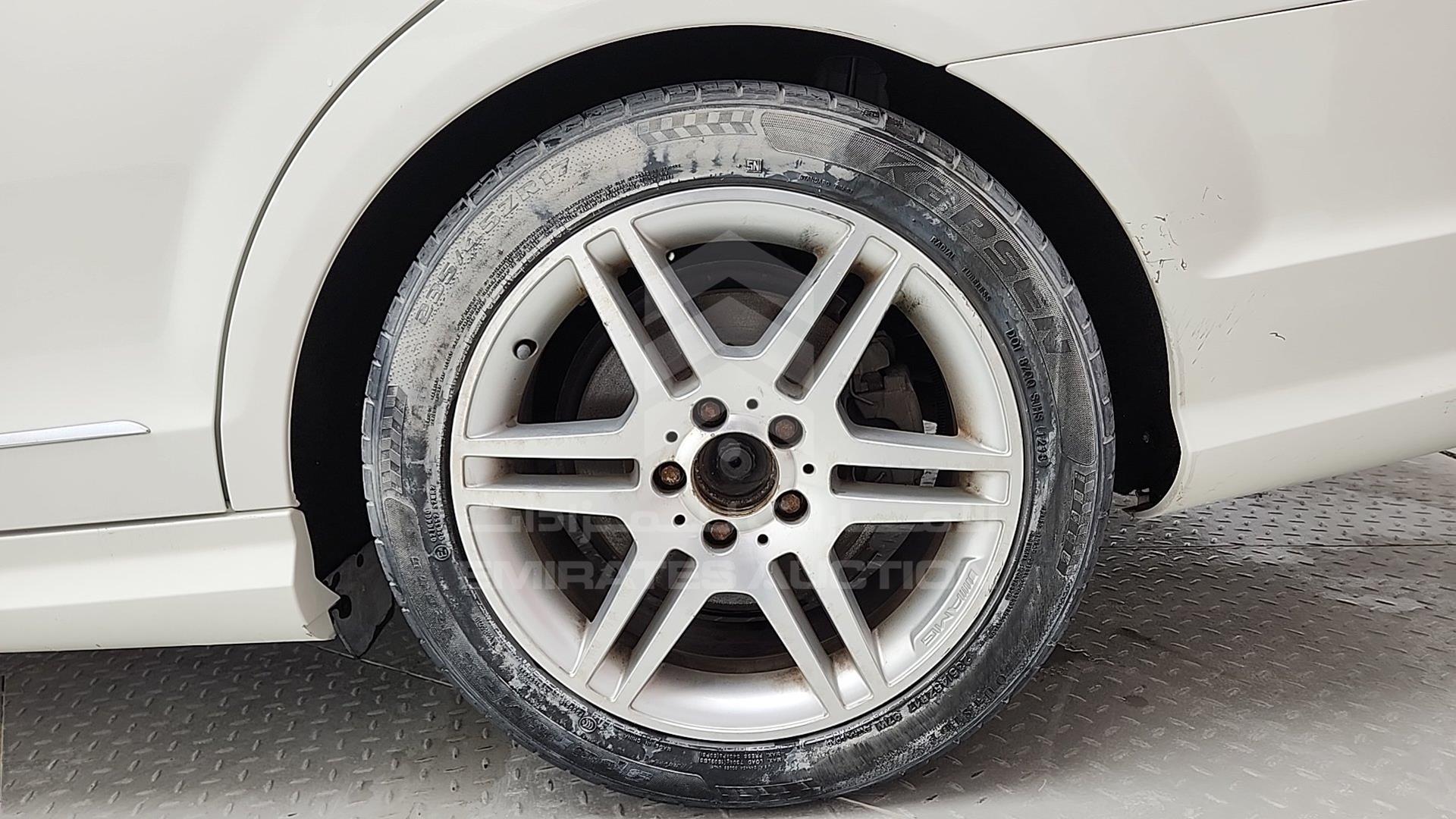 2009 MERCEDES C 350 VIN: WDDGF56X09F200133