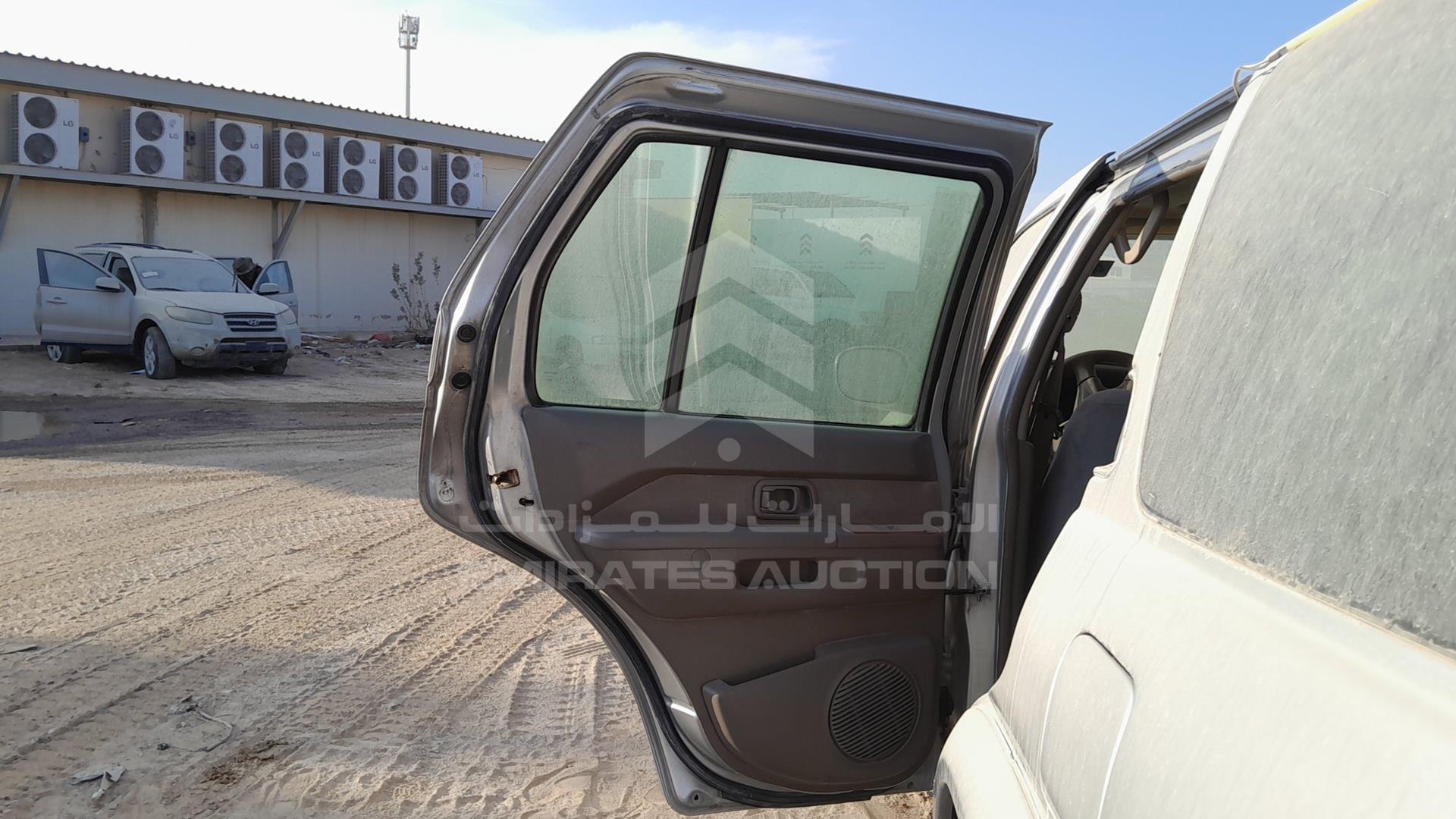 2004 NISSAN PATHFINDER VIN: JN8DR05YX4W700198
