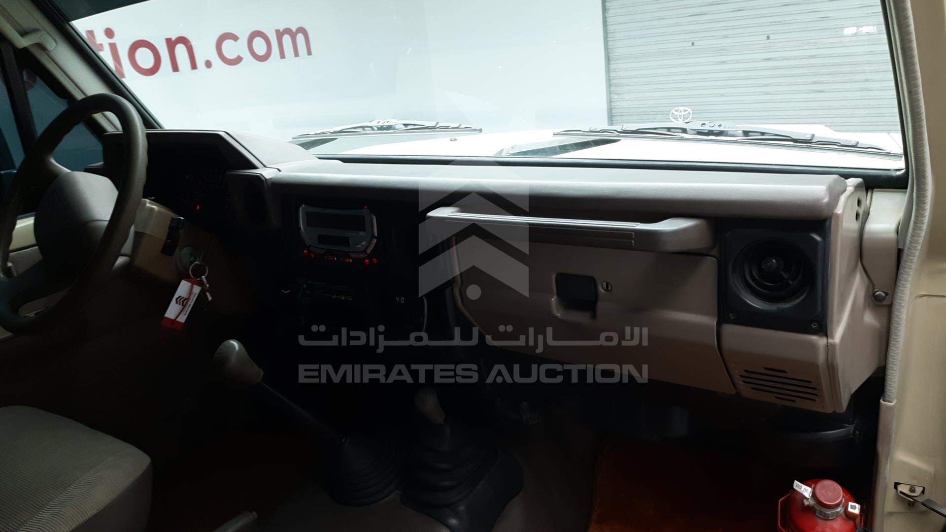 2001 TOYOTA LAND CRUISER VIN: JTFLJ73J016005504
