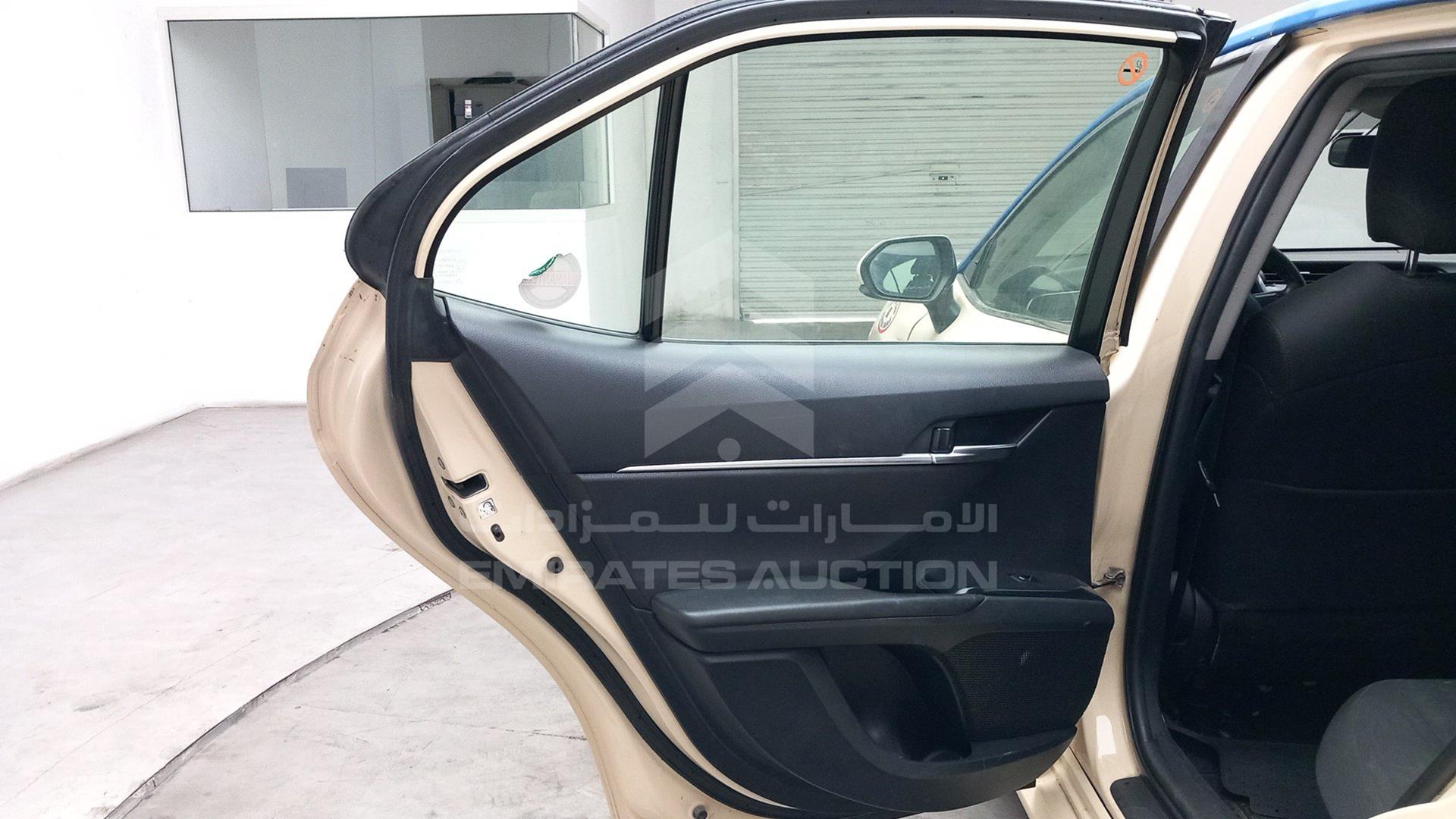 2020 TOYOTA CAMRY HYBRID VIN: JTNB29HK8L3060801