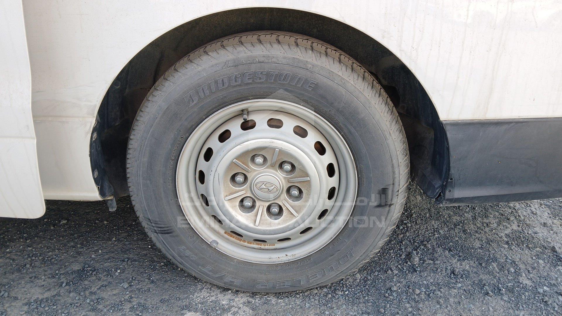 2014 HYUNDAI H1 VIN: KMHWG81RXEU558824