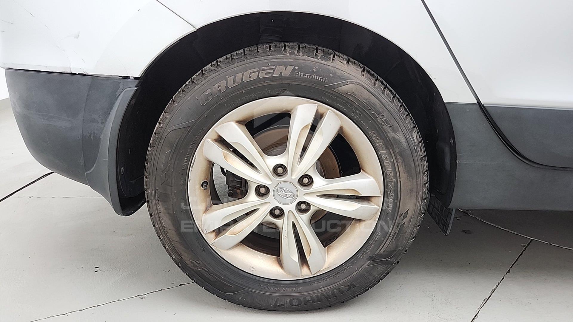 2011 HYUNDAI TUCSON VIN: KMHJT81B4BU132406