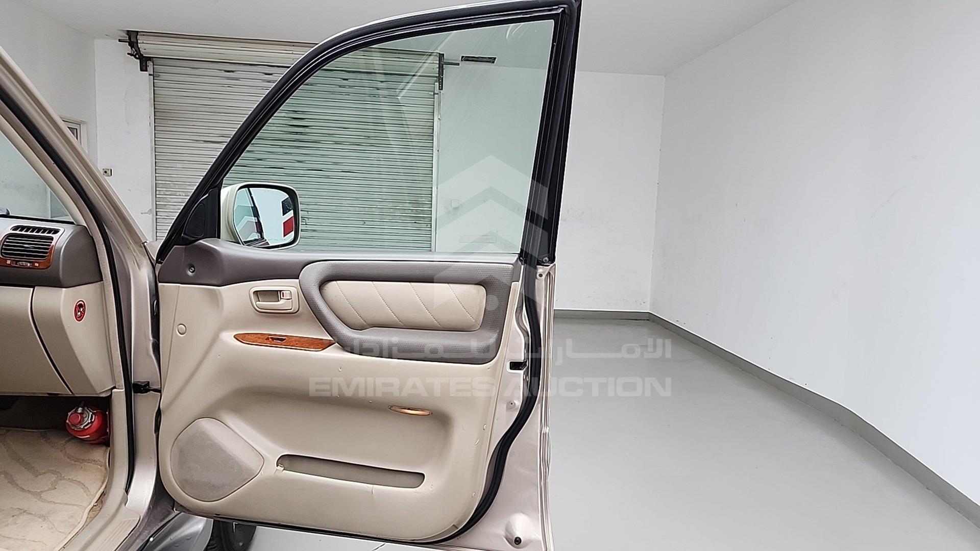 2005 TOYOTA LAND CRUISER VIN: JTEHT05J052069029