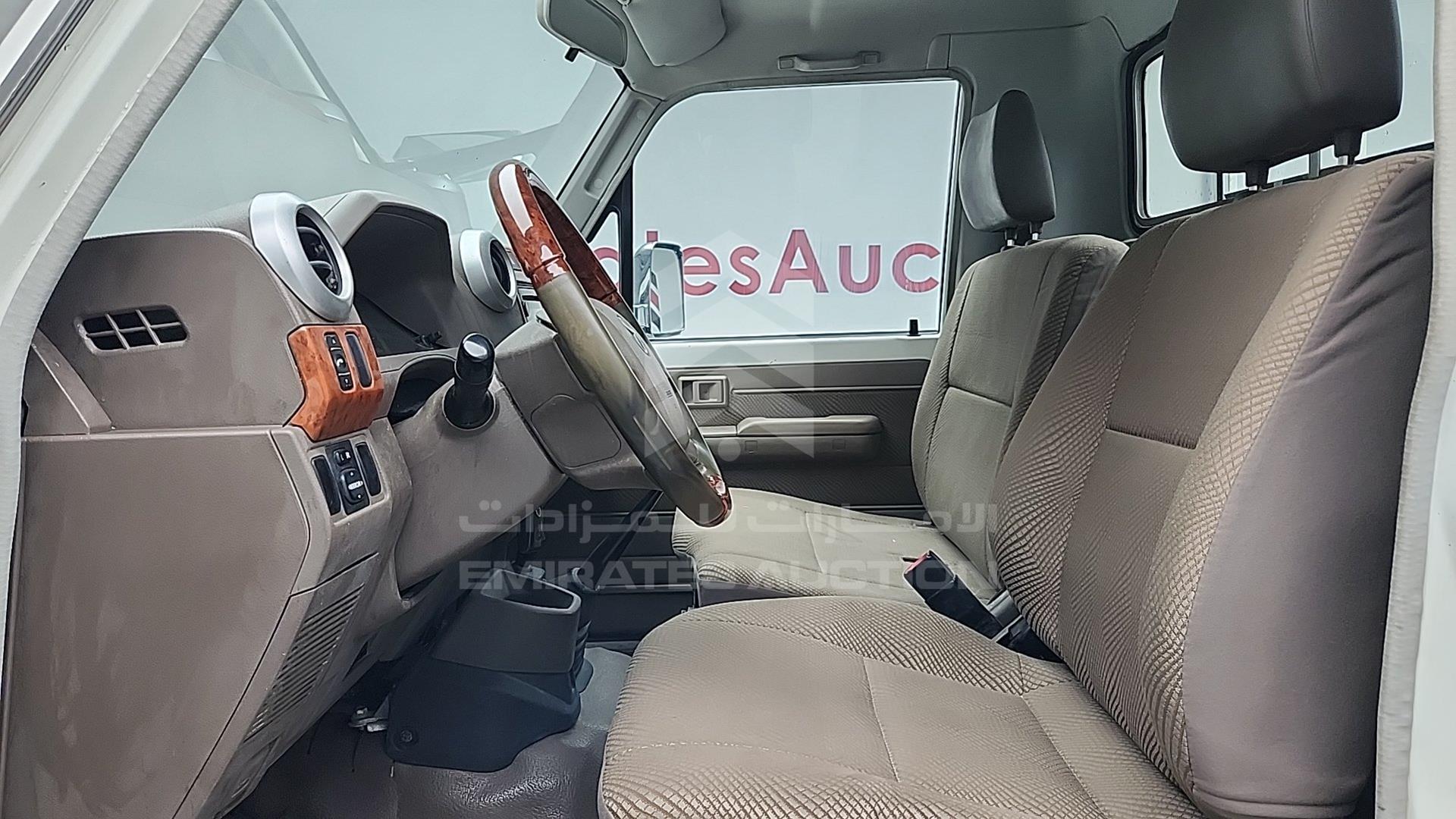 2013 TOYOTA LAND CRUISER PICKUP VIN: JTFLU73J6D4538691