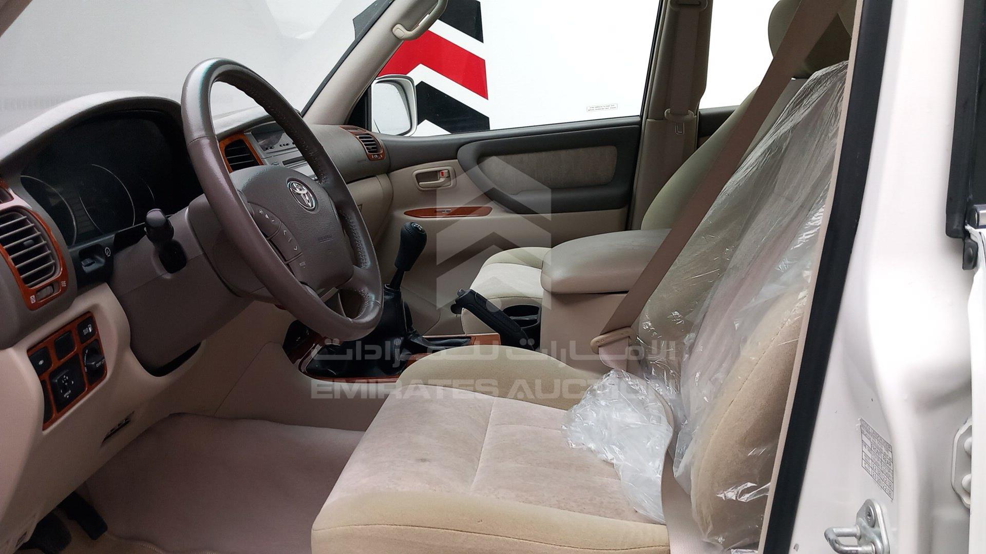 2004 TOYOTA LAND CRUISER VIN: JTEHT05J442060123