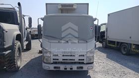 2014 Isuzu NMR — Full Front View — Photo 1 — Thumbnail