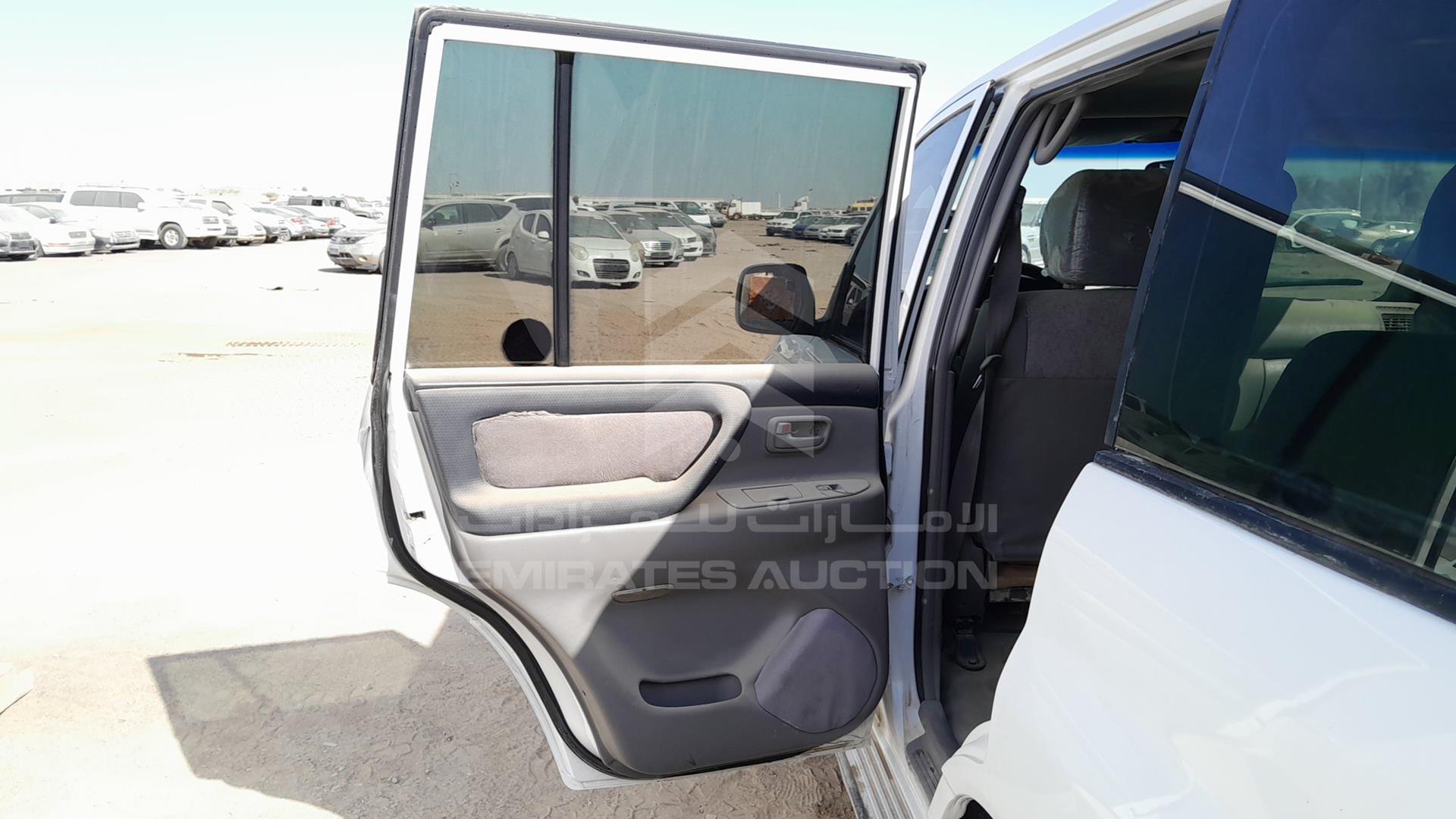 2007 TOYOTA LAND CRUISER VIN: JTGHJ01J273009558