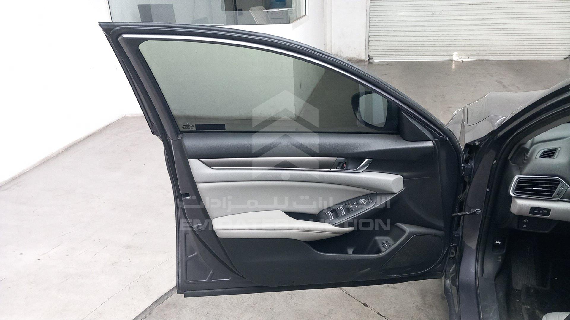 2019 HONDA ACCORD VIN: 1HGCV1F10KA077048