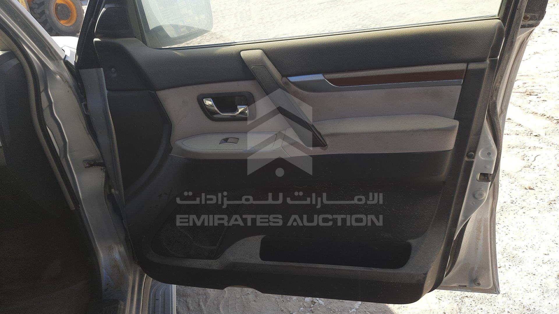 JMYLRV93W9J704746 - 2009 Mitsubishi Pajero - #459697
