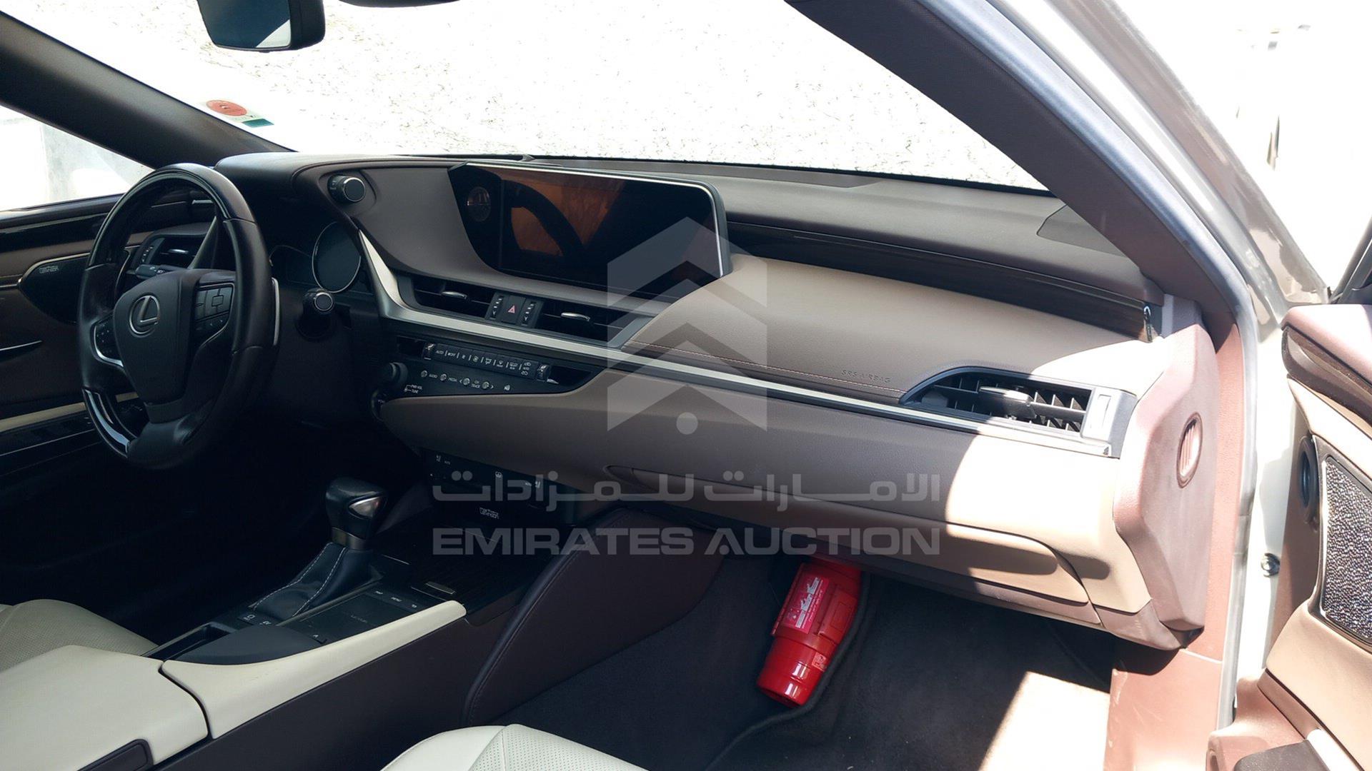 2019 LEXUS ES 300H VIN: JTHB21B11K2001209