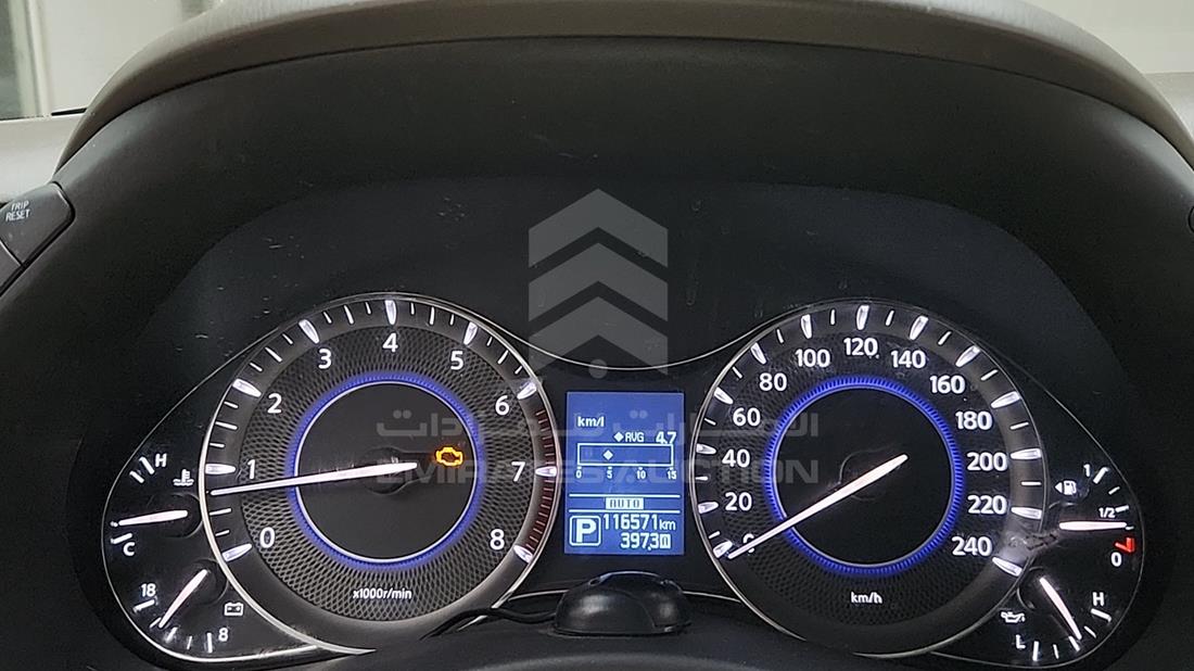 2015 Infiniti QX 80 — Speedometer & RPM Gauges — Photo 17