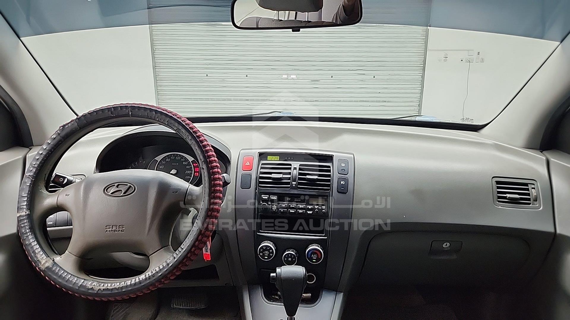 2008 HYUNDAI TUCSON VIN: KMHJM81B28U818546