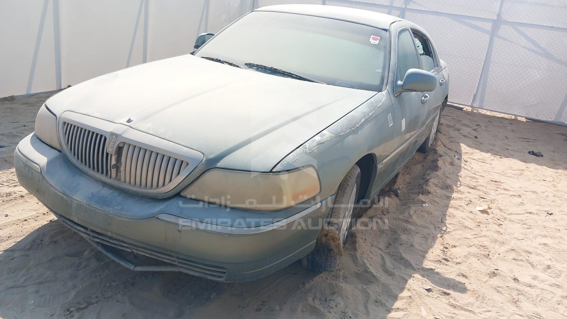 2004 LINCOLN TOWN CAR VIN: 1LNHM81W84Y628335